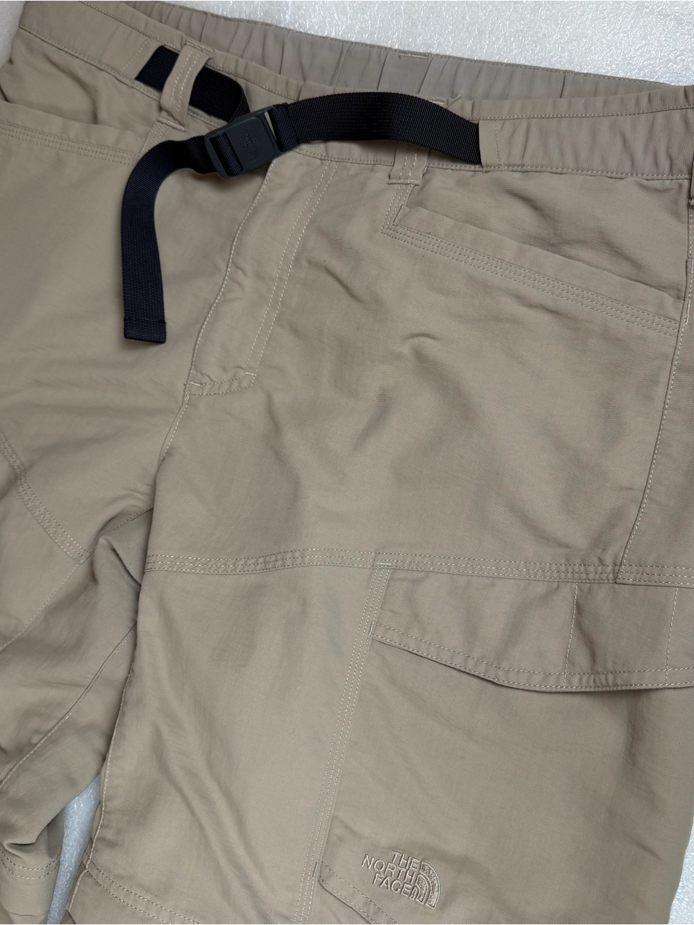 The North Face Men’s Large Convertible Hiking Pants Tan Zip-Off Cargo flaws